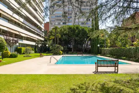 Piscina de Pis de lloguer en Barcelona amb Aire condicionat, Calefacció i Parquet