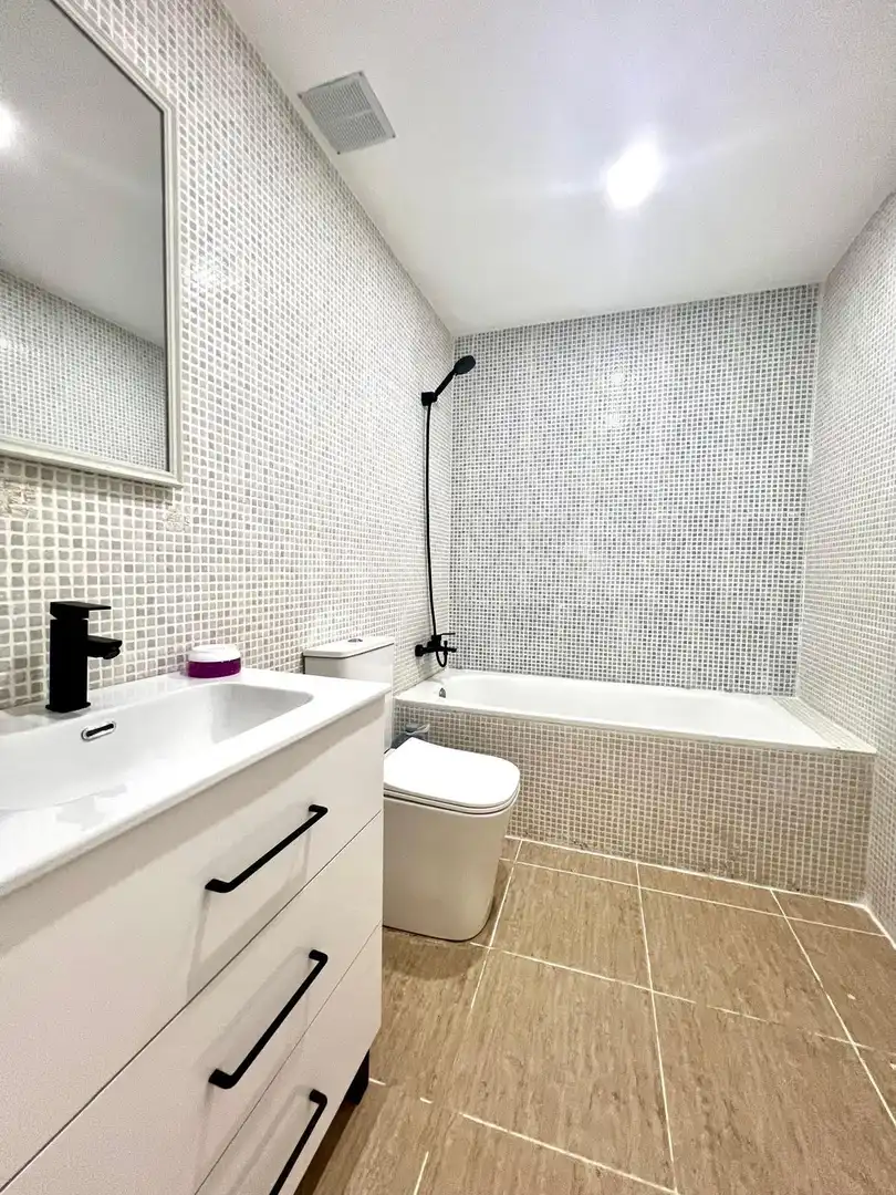 Baño de Piso en venta en Deltebre con Alarma