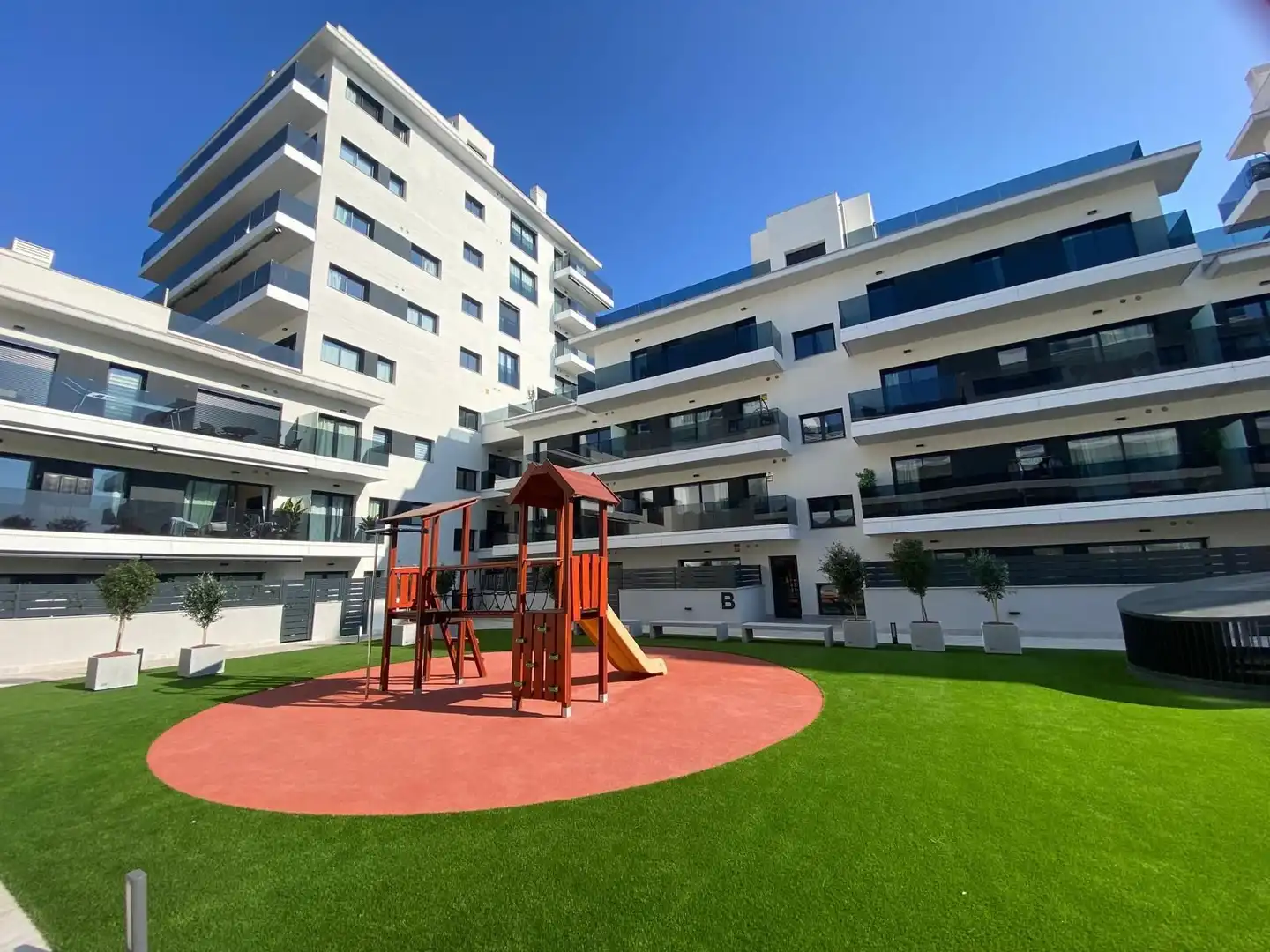 Außenansicht von Maisonette zum Verkauf in Sant Boi de Llobregat mit Klimaanlage, Heizung und Terrasse