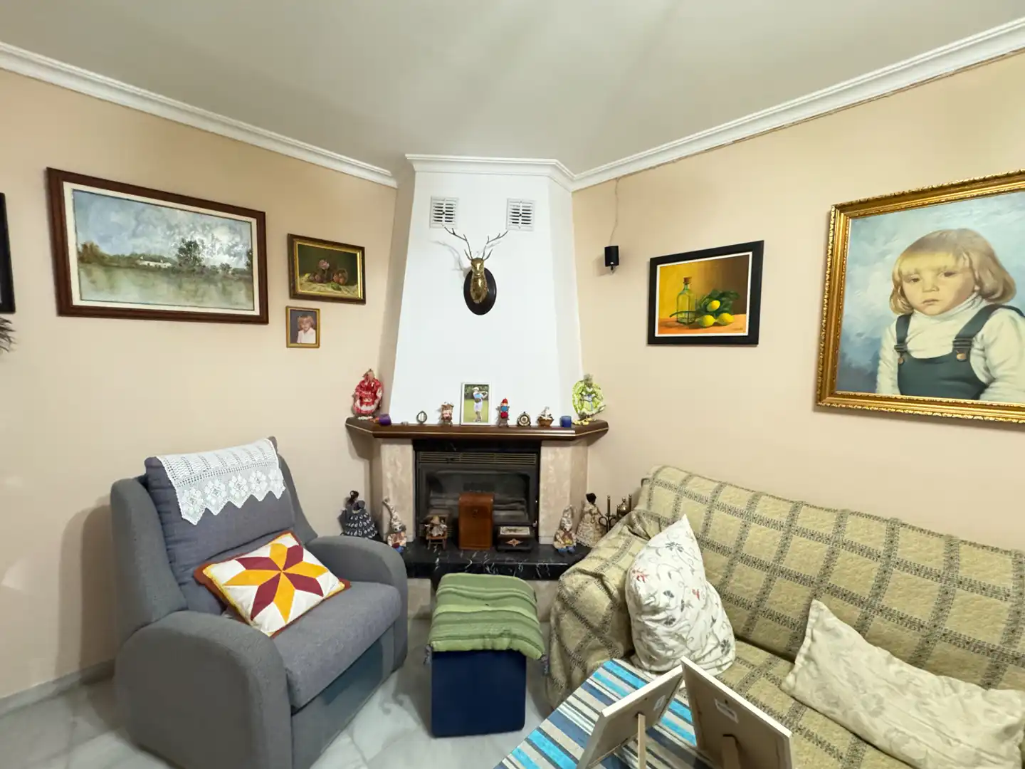 Living room of Houses for sale in Sevilla  with Air Conditioner, Private garden and Terrace