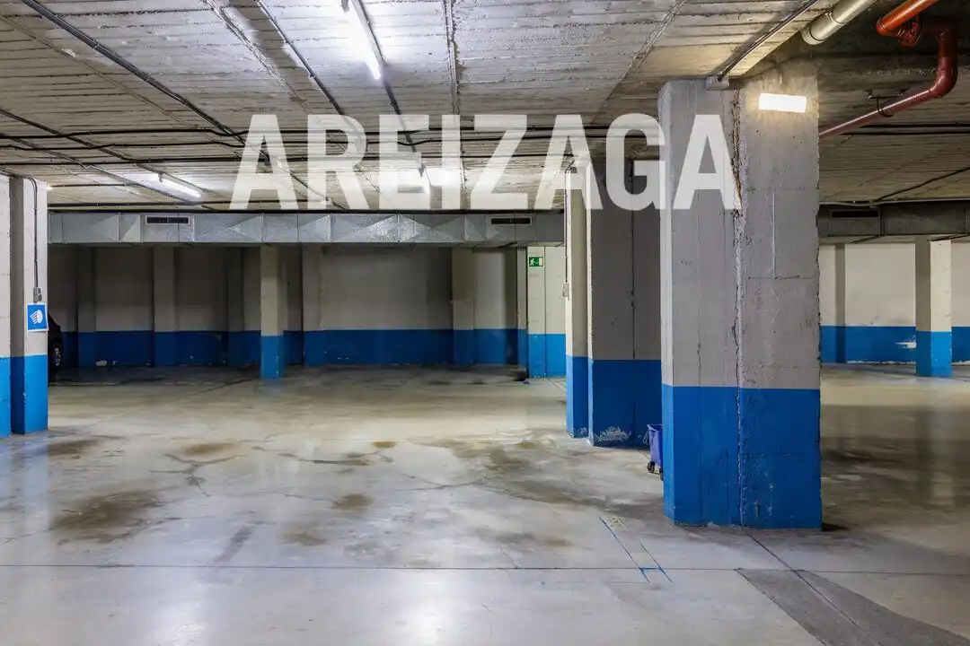 Parking de Piso en venta en Donostia - San Sebastián  con Calefacción, Terraza y Trastero