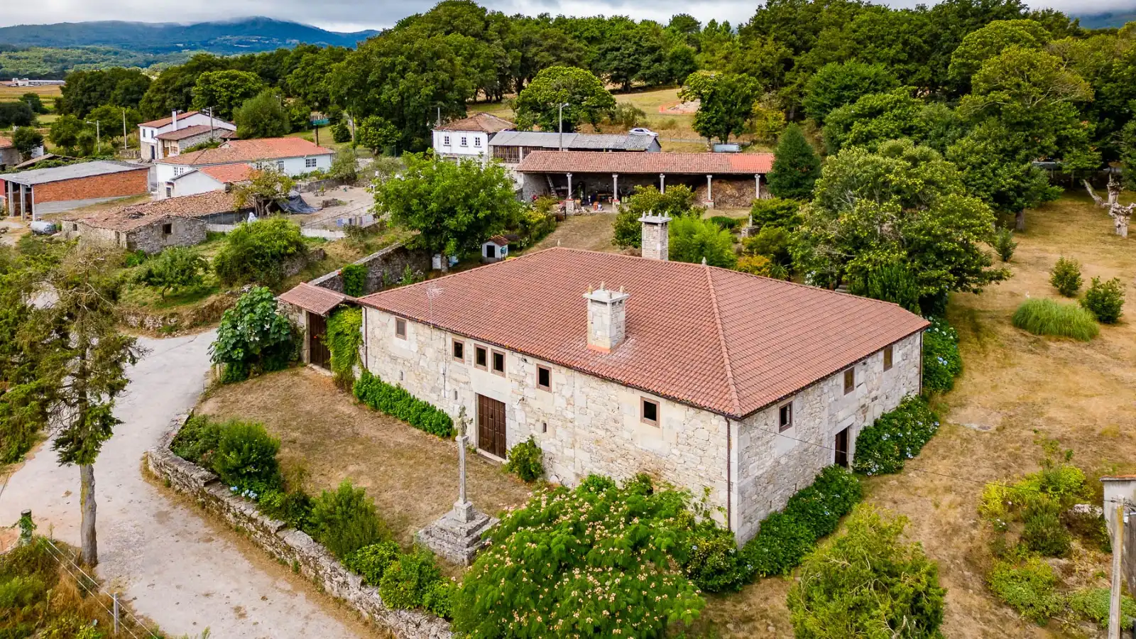 Vista exterior de Finca rústica en venda en Chantada amb Aire condicionat, Calefacció i Jardí privat