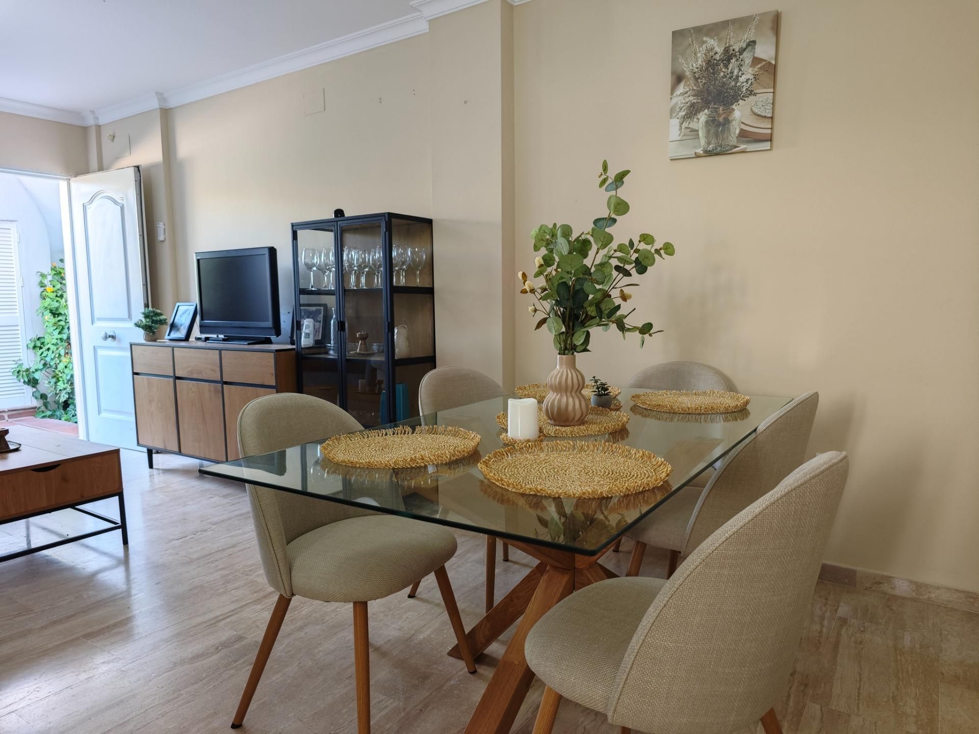 Menjador de Apartament en venda en Chiclana de la Frontera amb Jardí privat, Terrassa i Piscina comunitària