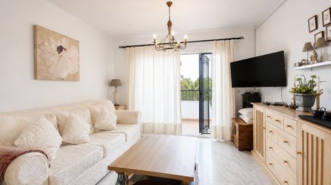 Foto 4 de Piso en venta en Calle Adarves, Calahonda, Mijas