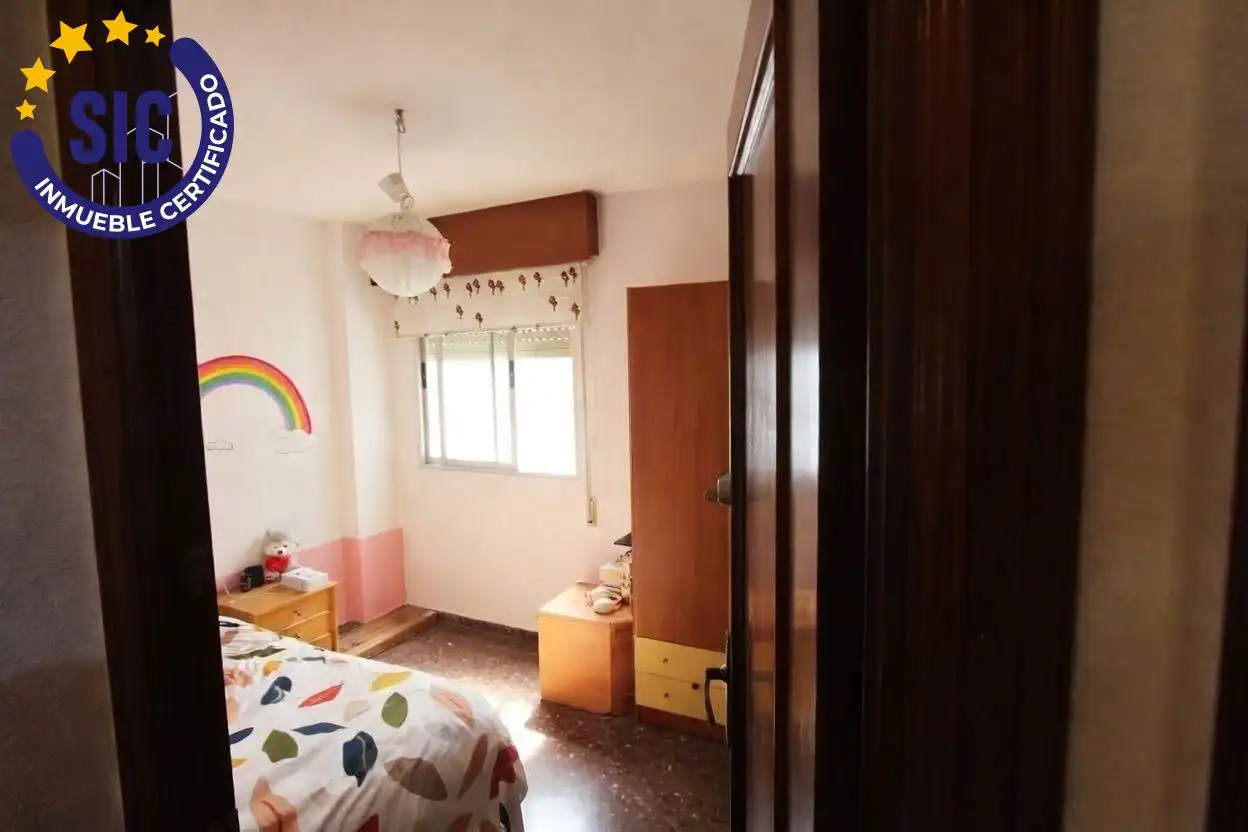 Habitación de Piso en venta en Paterna con Terraza y Balcón