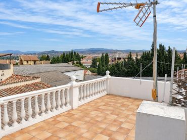 Casa bifamiliare in vendita a La Zubia Ciudad