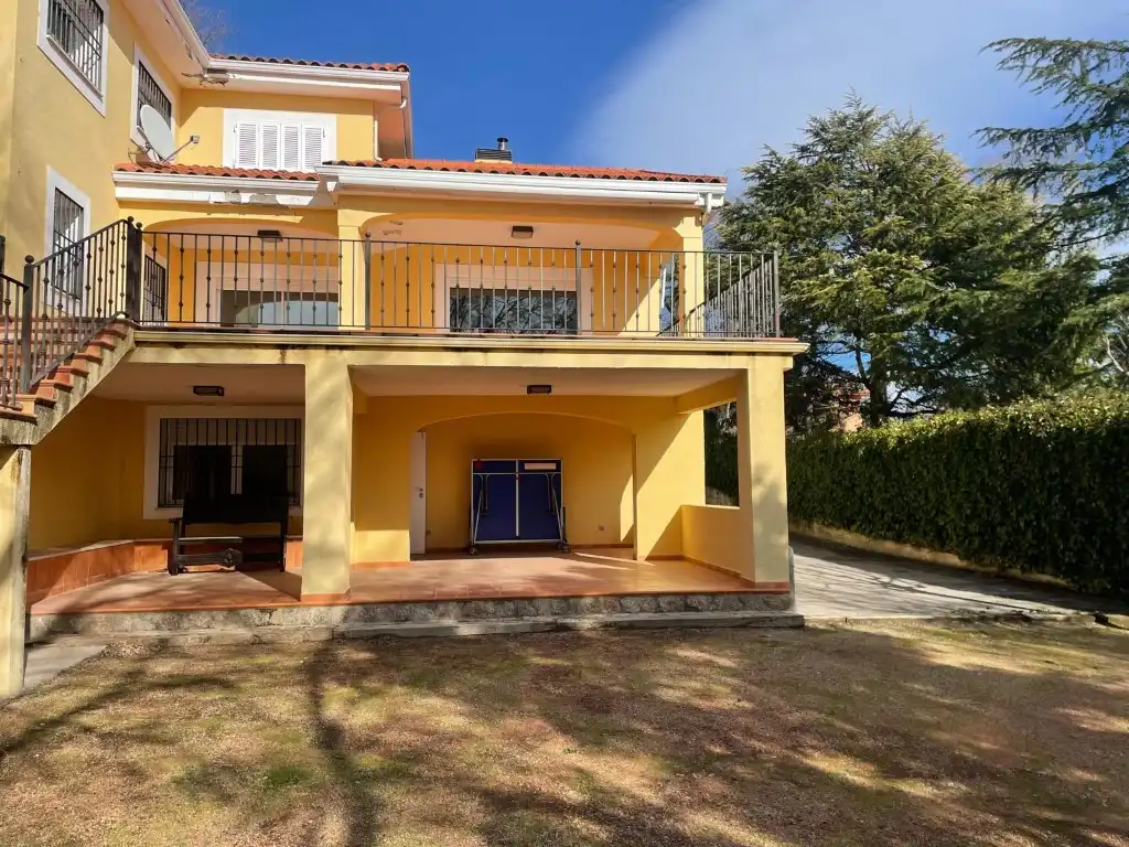 Exterior view of Houses for sale in San Lorenzo de El Escorial