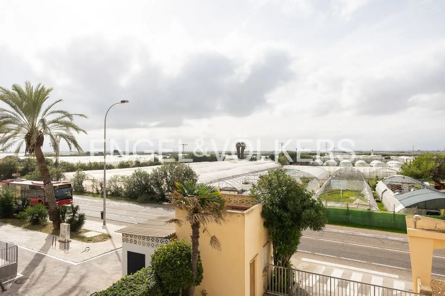 Außenansicht von Wohnung zum Verkauf in Valencia mit Heizung und Balkon