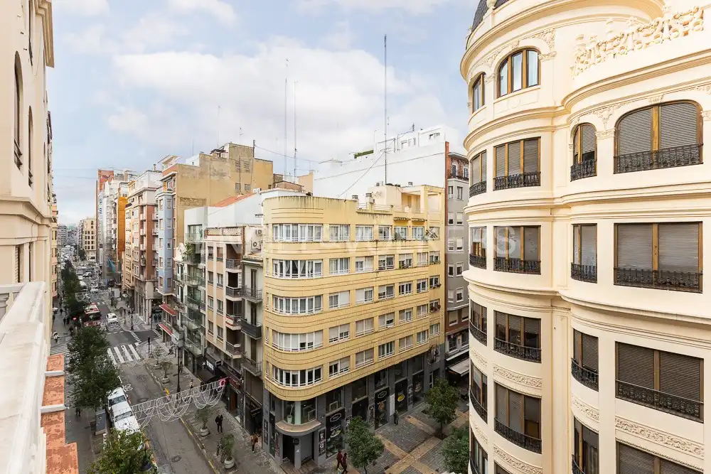 Vista exterior de Pis de lloguer en Valencia amb Calefacció, Moblat i Balcó