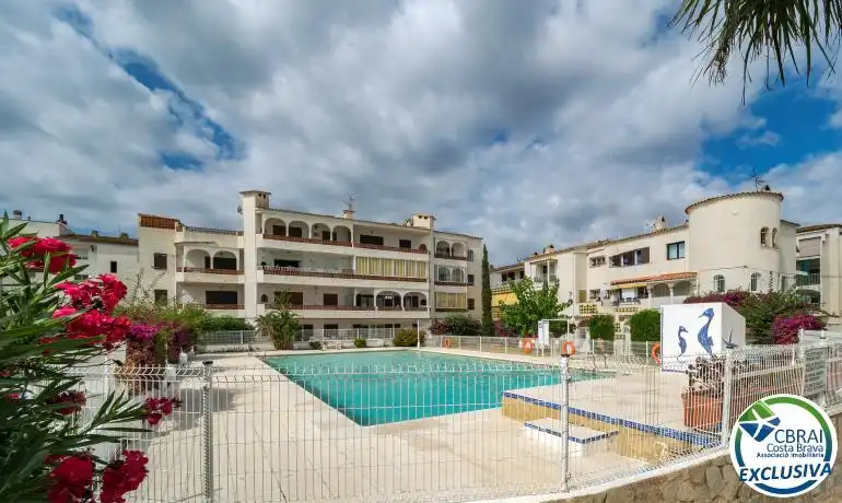 Schwimmbecken von Erdgeschoss zum Verkauf in Empuriabrava mit Gemeinschaftspool
