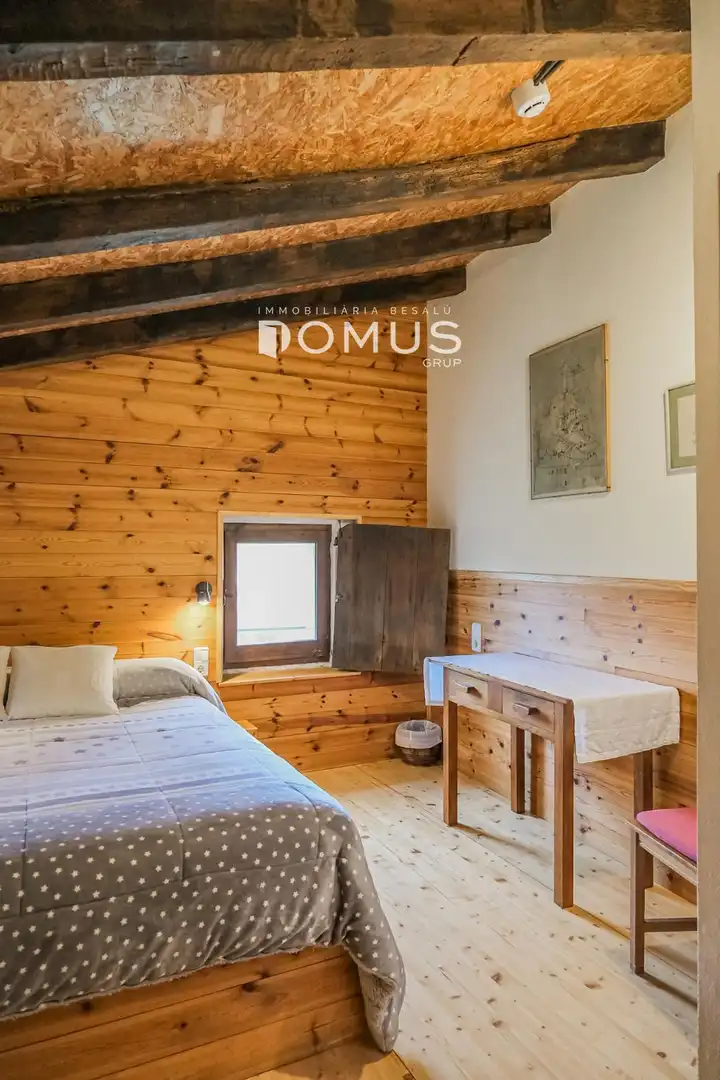 Habitación de Finca rústica en venta en Santa Pau con Calefacción, Parquet y Piscina