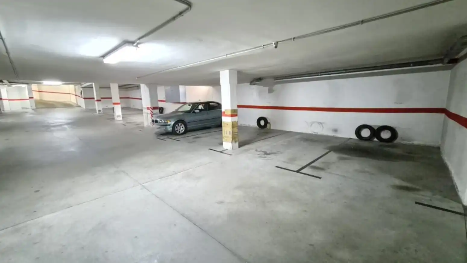 Aparcament de Pis en venda en San Bernardo - Carmelitas - Campus