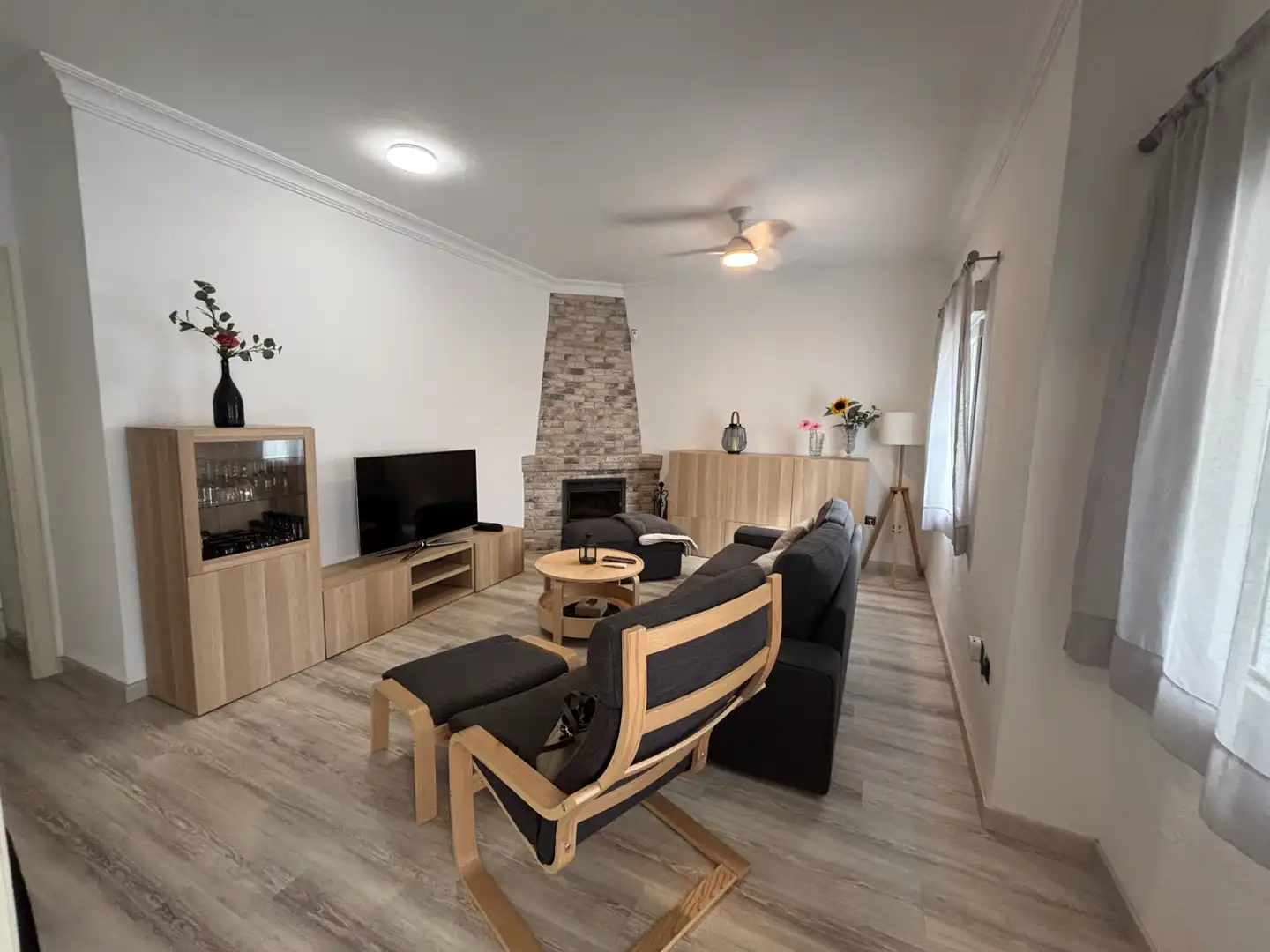 Sala de estar de Casa adosada en venta en Mairena del Aljarafe con Jardín privado, Parquet y Terraza