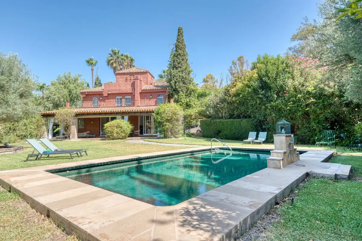 Vista exterior de Casa o xalet de lloguer en Marbella amb Aire condicionat, Jardí privat i Terrassa