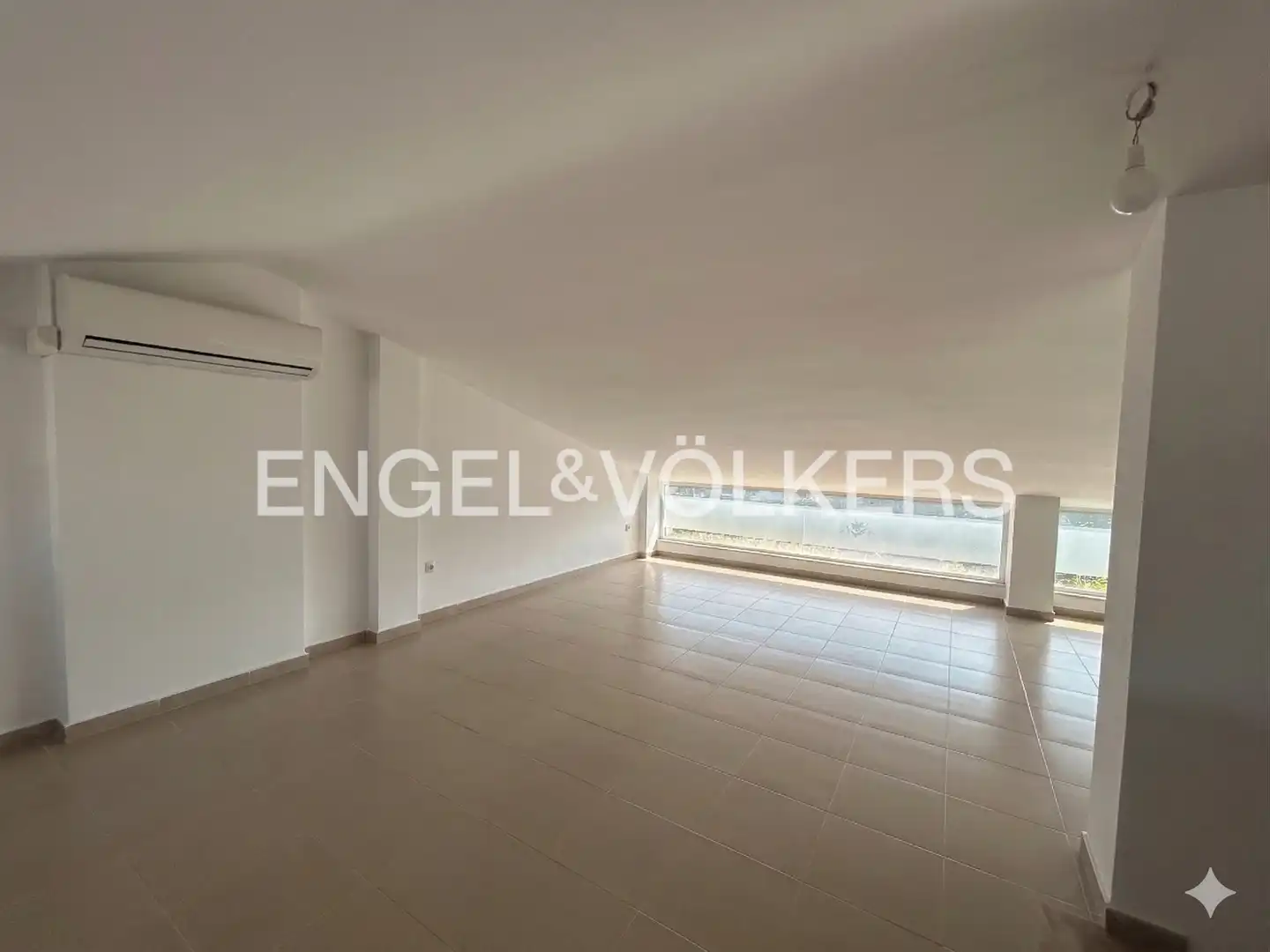 Terraza de Casa adosada en venta en Vilanova i la Geltrú con Aire acondicionado, Calefacción y Parquet