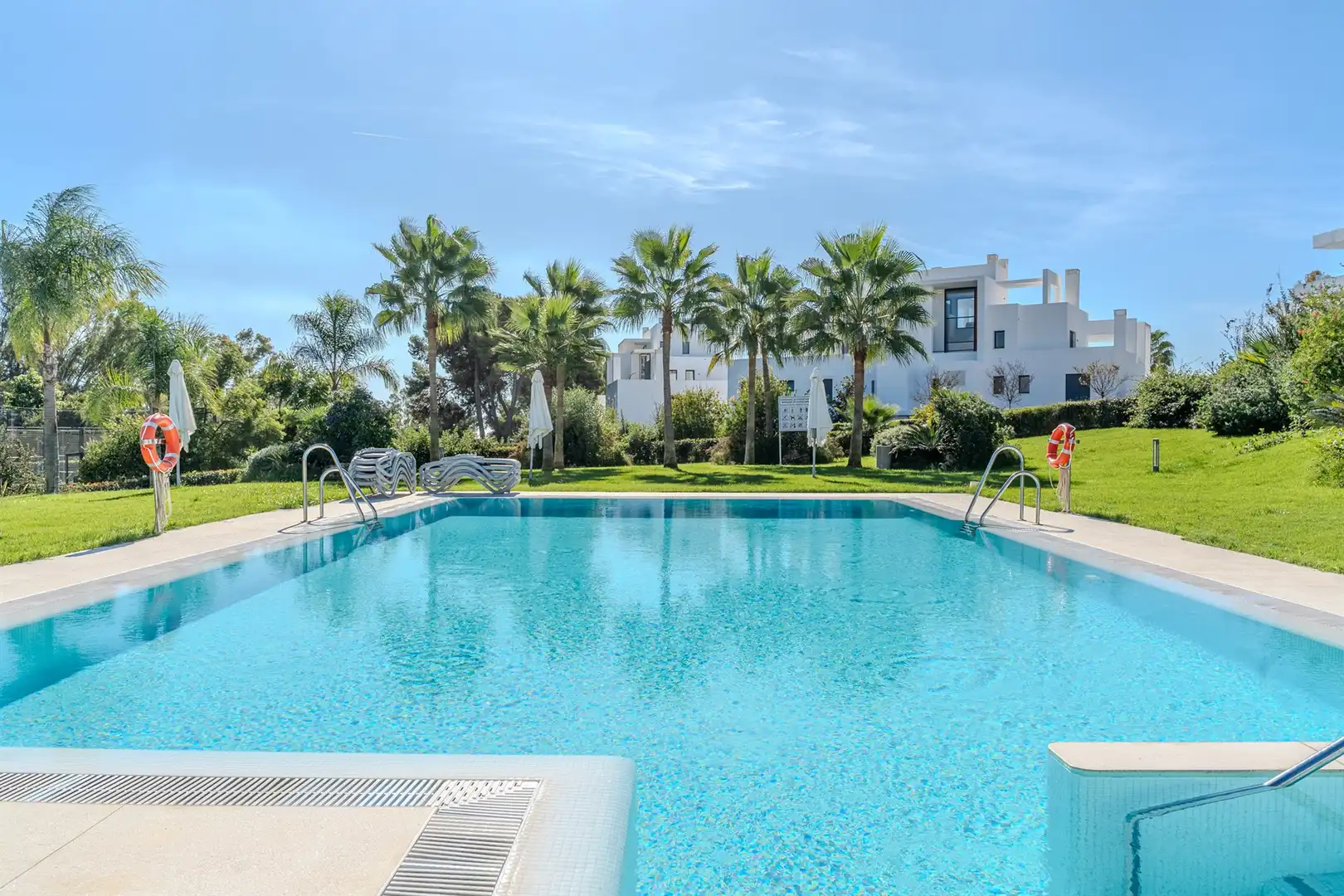 Piscina de Apartament en venda en Estepona