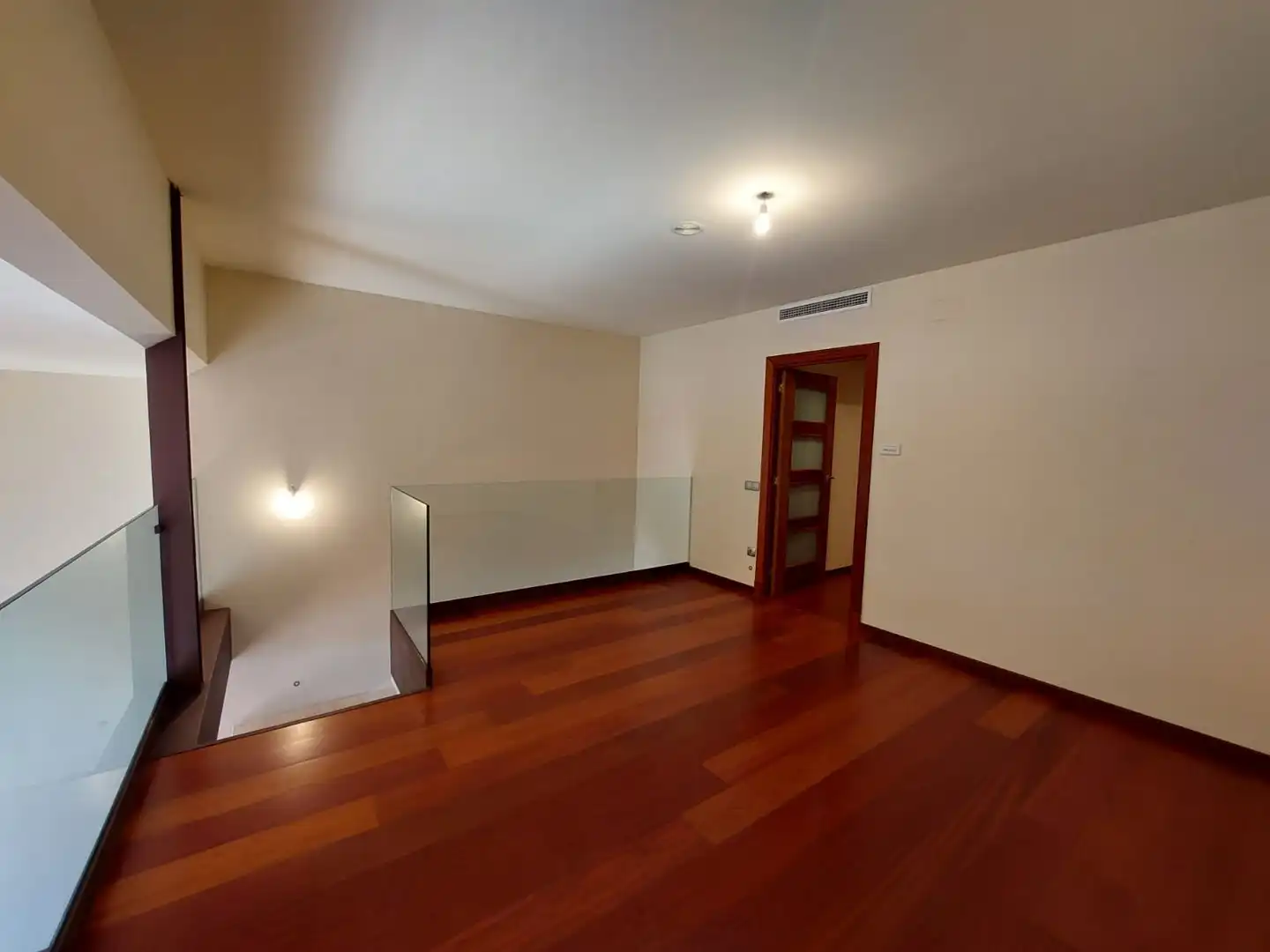 Dúplex de alquiler en Calle Estany, Nou Eixample Sud