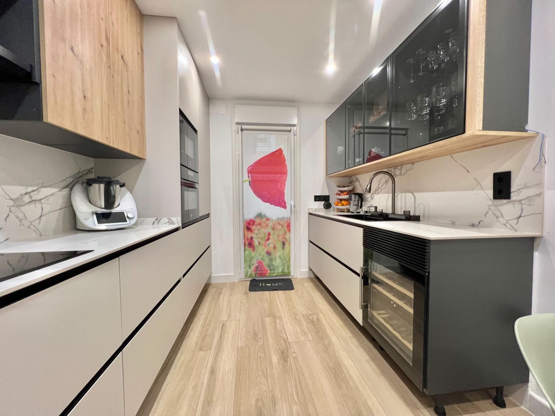 Kitchen of Single-family semi-detached for sale in Dos Hermanas  with Terrace and Balcony