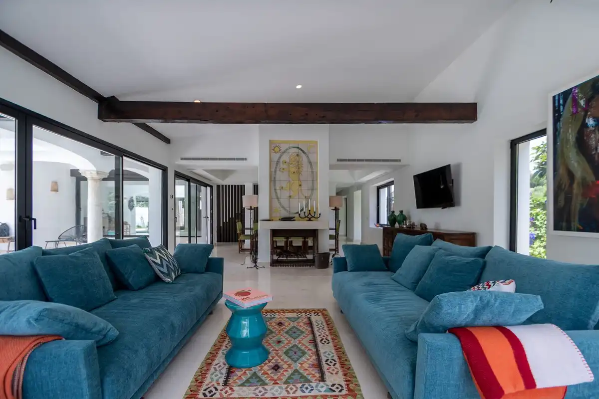 Sala d'estar de Casa adosada en venda en Marbella amb Aire condicionat, Terrassa i Traster