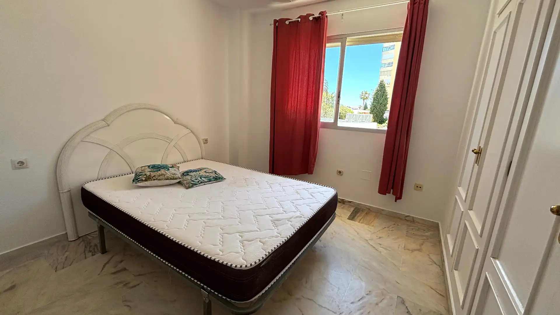Habitación de Piso en venta en Benalmádena con Terraza, Horno y Lavadora