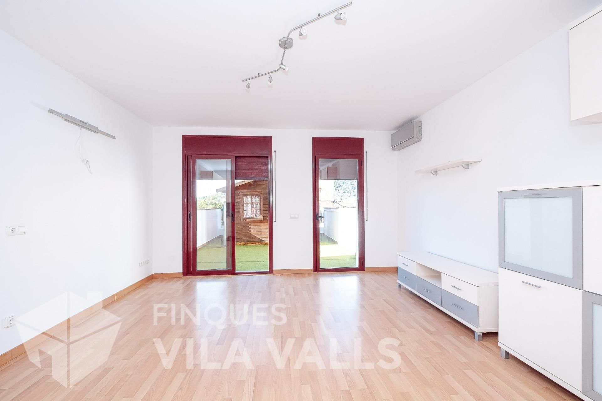 Living room of Flat for sale in Caldes de Montbui  with Air Conditioner, Parquet flooring and Terrace