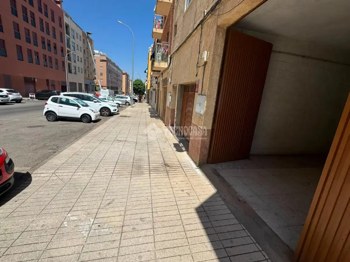 Casa amb terrassa en venda a Maria Auxiliadora - Barriada de Llera, imagen 3