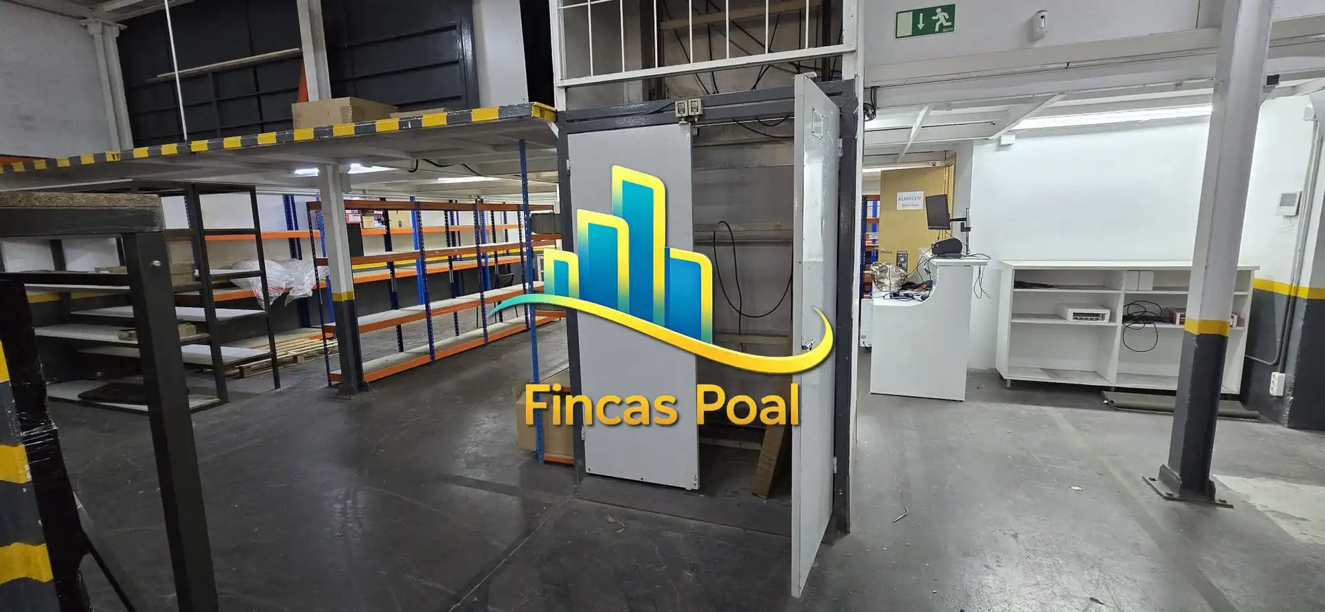 Piscina de Nave industrial en venta en Rubí