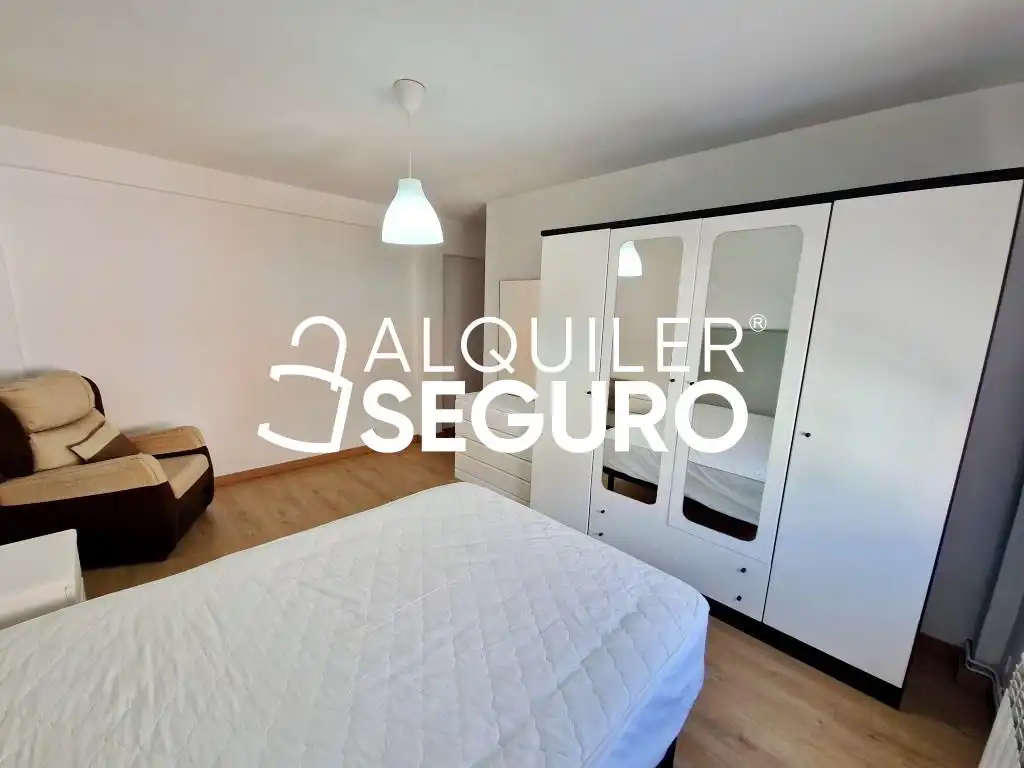 Dormitori de Pis de lloguer en Alcorcón amb Aire condicionat, Calefacció i Terrassa