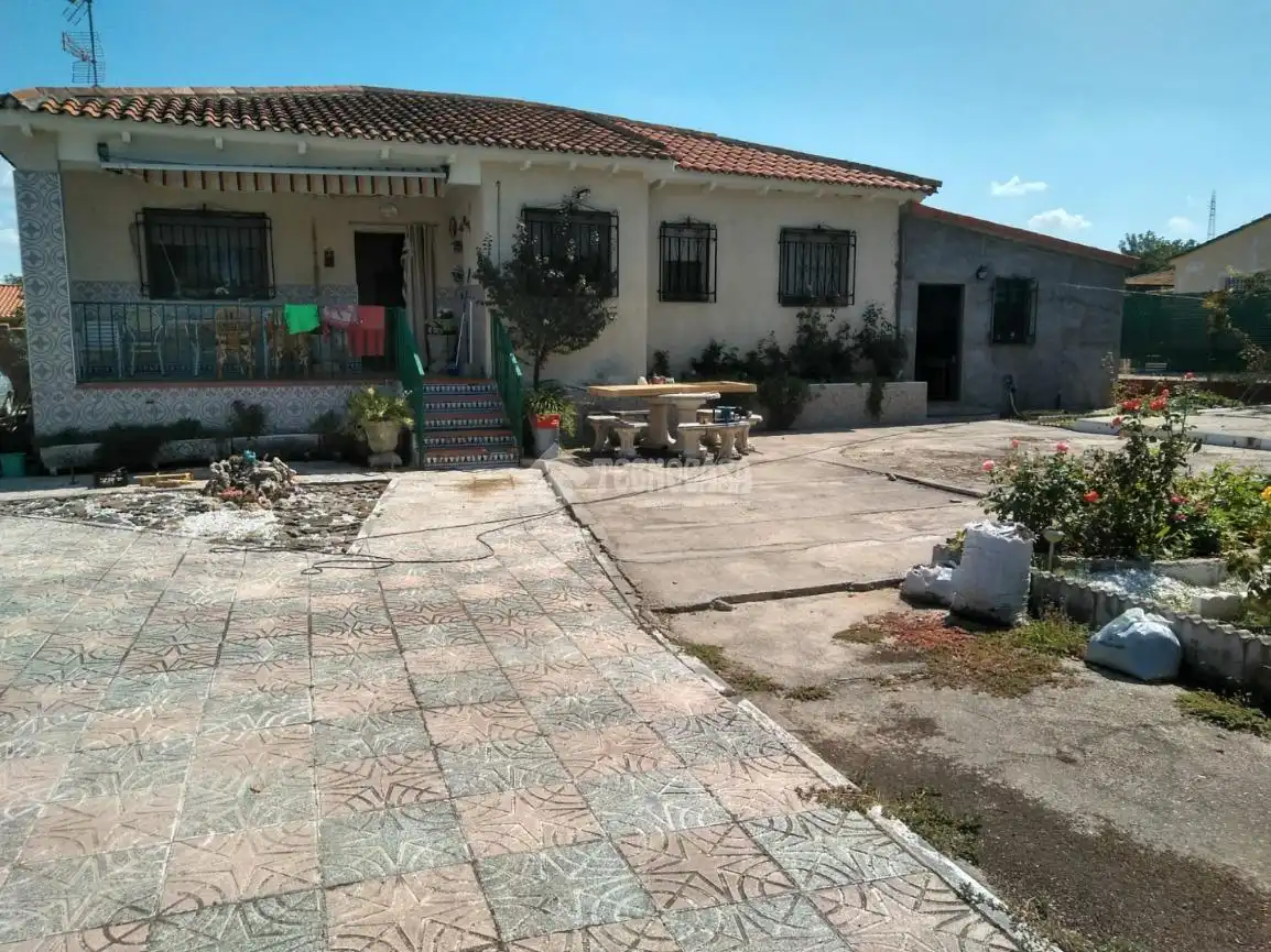 Vista exterior de Casa o chalet en venta en El Casar de Escalona con Calefacción