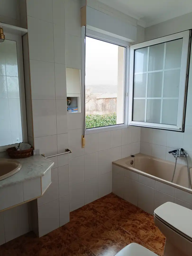 Bany de Casa o xalet en venda en Aguilar de Campoo amb Calefacció i Terrassa