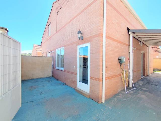 Casa adosada en Venta en Pioz