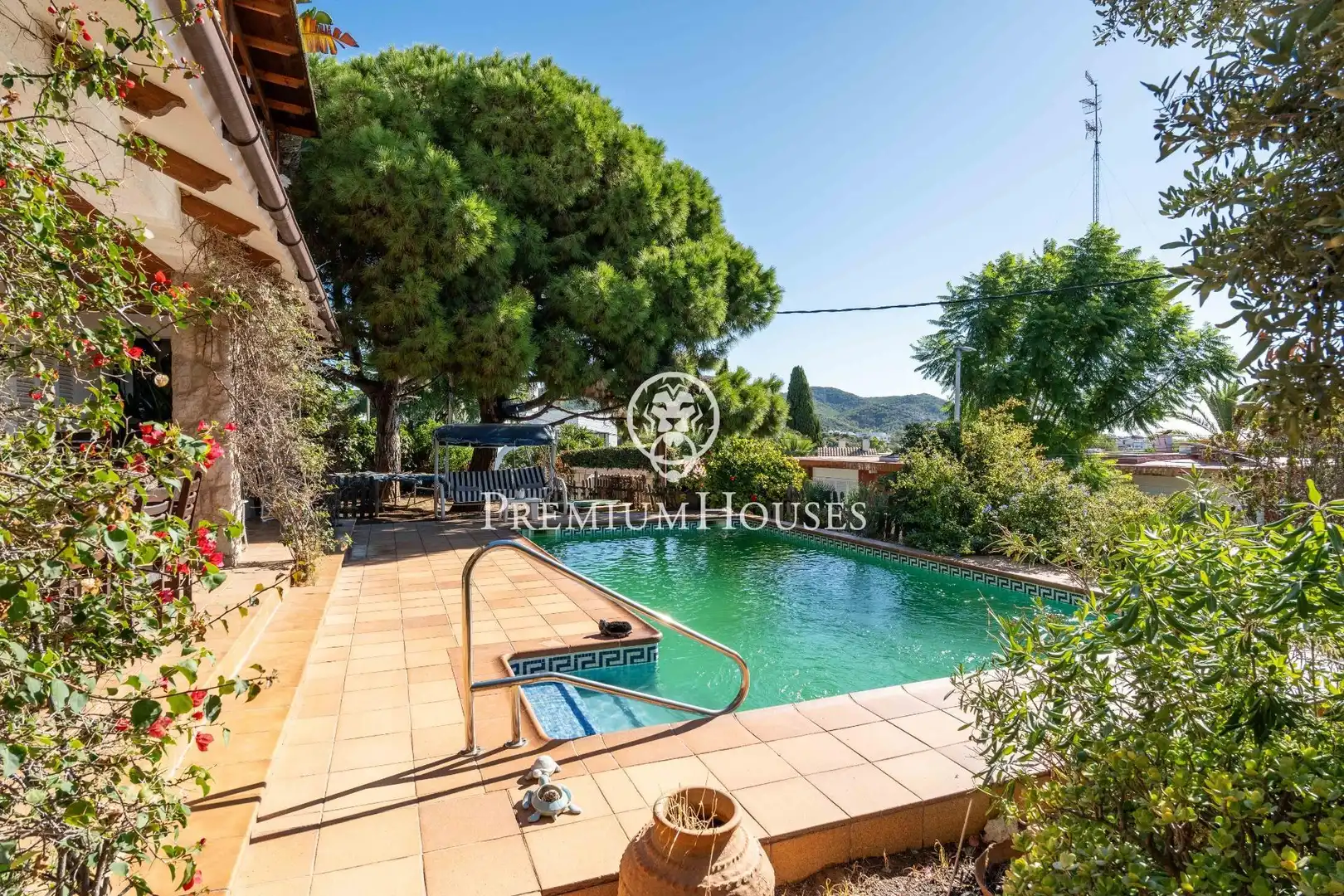 Piscina de Casa o xalet en venda en Sitges amb Aire condicionat, Calefacció i Jardí privat