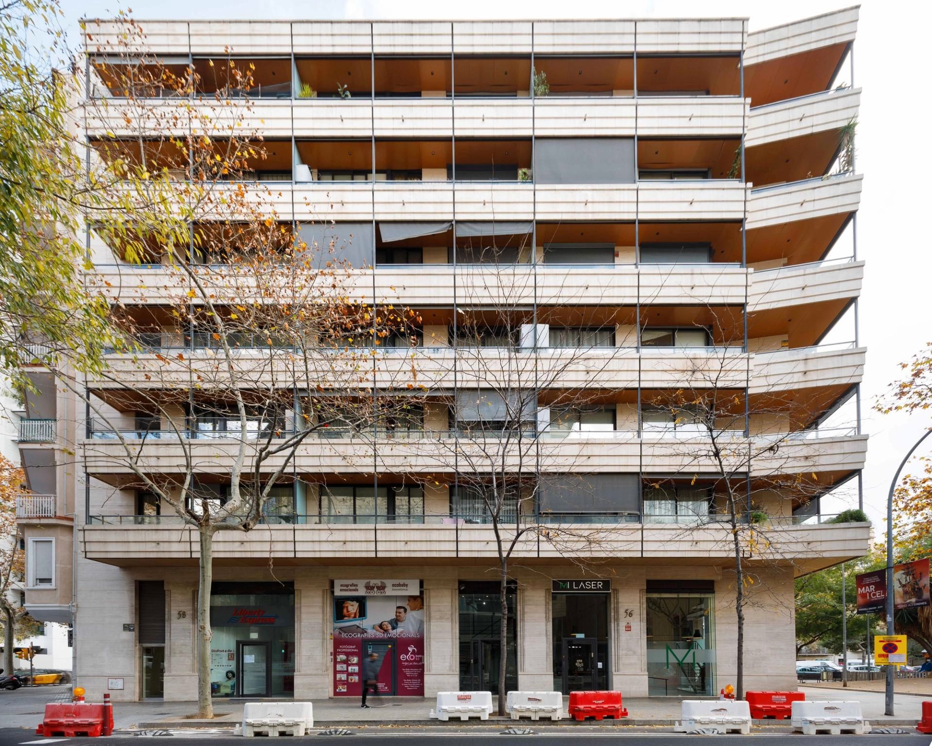 Exterior view of Premises to rent in  Barcelona Capital  with Air Conditioner and Alarm