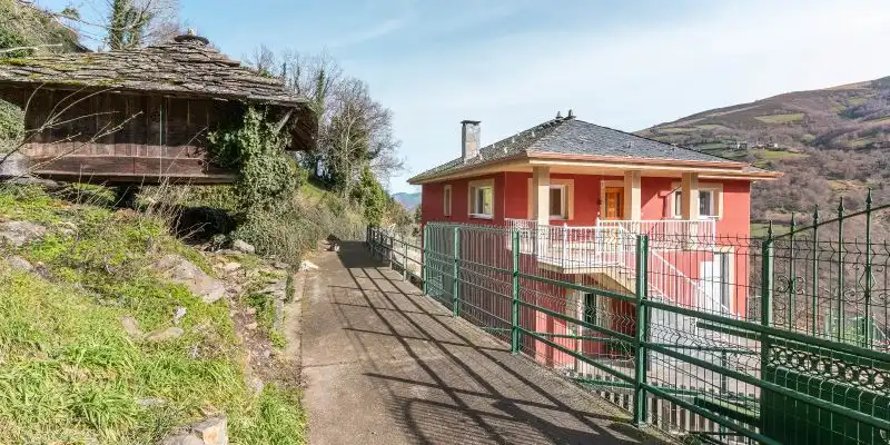 Vista exterior de Casa o chalet en venta en Cangas del Narcea con Jardín privado, Terraza y Trastero
