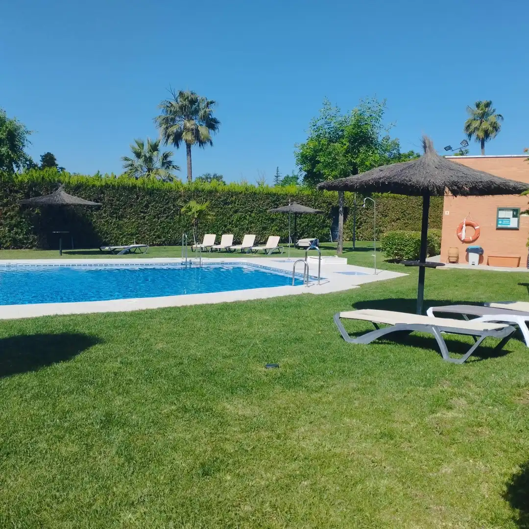 Jardín de Casa adosada en venta en Valencina de la Concepción con Aire acondicionado, Trastero y Piscina comunitaria