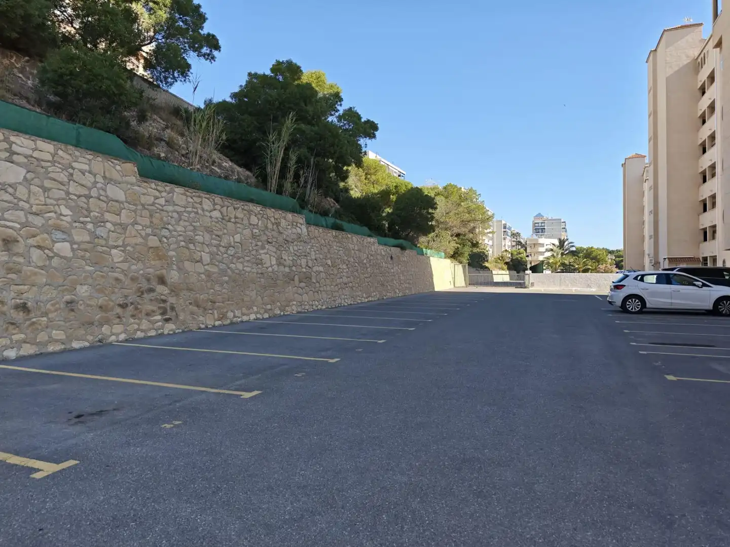 Parking de Piso de alquiler en Elche / Elx con Amueblado y Piscina comunitaria