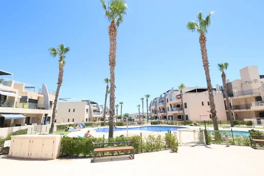 Vista exterior de Apartament en venda en Pilar de la Horadada amb Terrassa