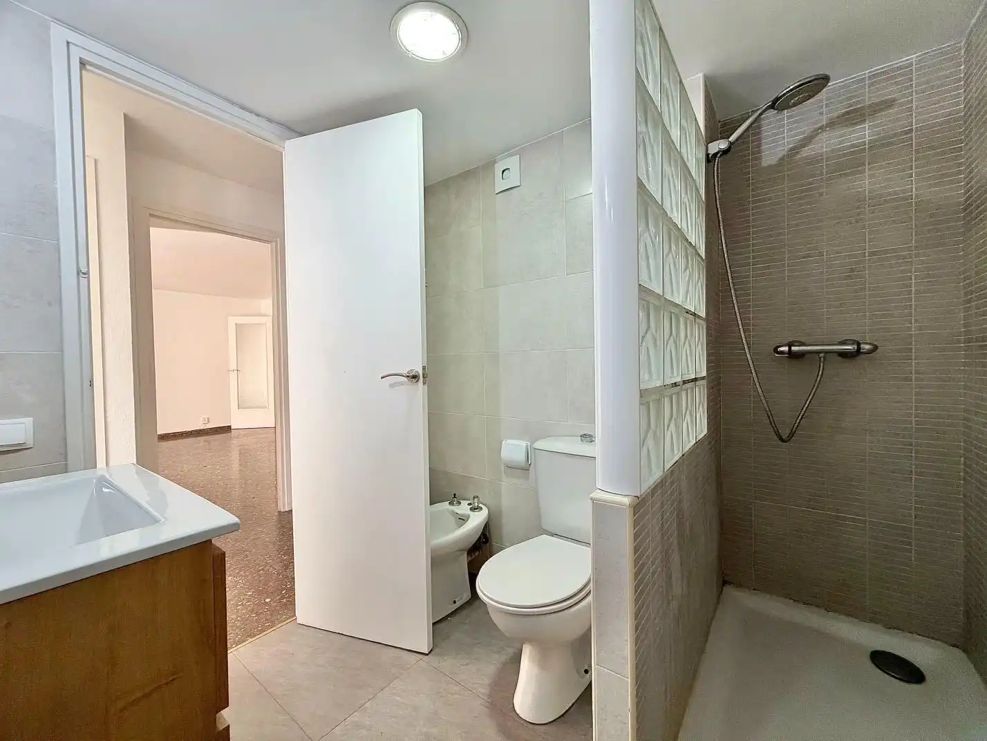 Baño de Piso de alquiler en Terrassa con Calefacción, Terraza y Balcón