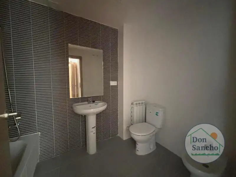 Baño de Casa adosada en venta en Arroyo de la Encomienda con Calefacción, Terraza y Trastero