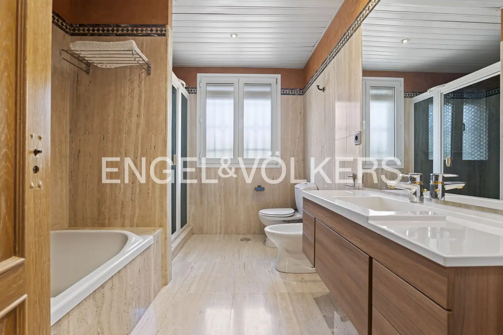 Bathroom of Houses for sale in Bormujos  with Heating