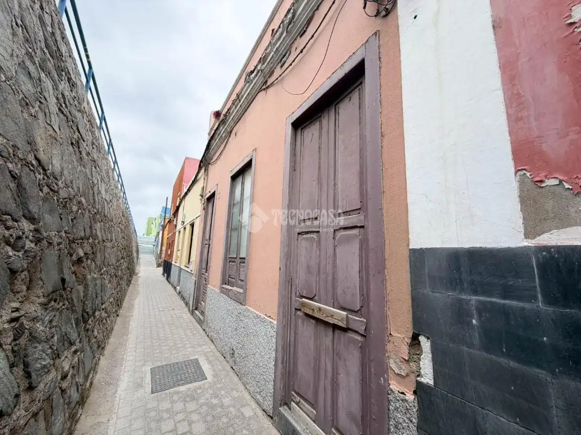 Vista exterior de Casa adosada en venda en Las Palmas de Gran Canaria