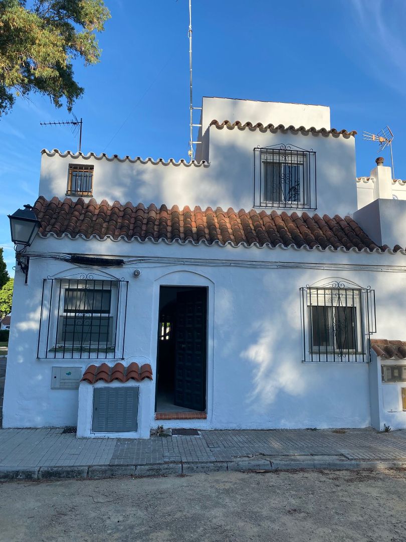 Vista exterior de Casa o chalet en venta en Chiclana de la Frontera con Terraza, Trastero y Amueblado