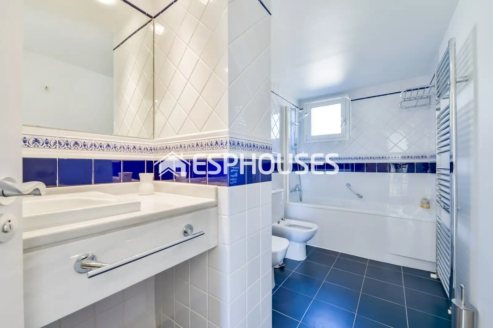 Bathroom of Houses for sale in Oliva  with Air Conditioner, Heating and Terrace