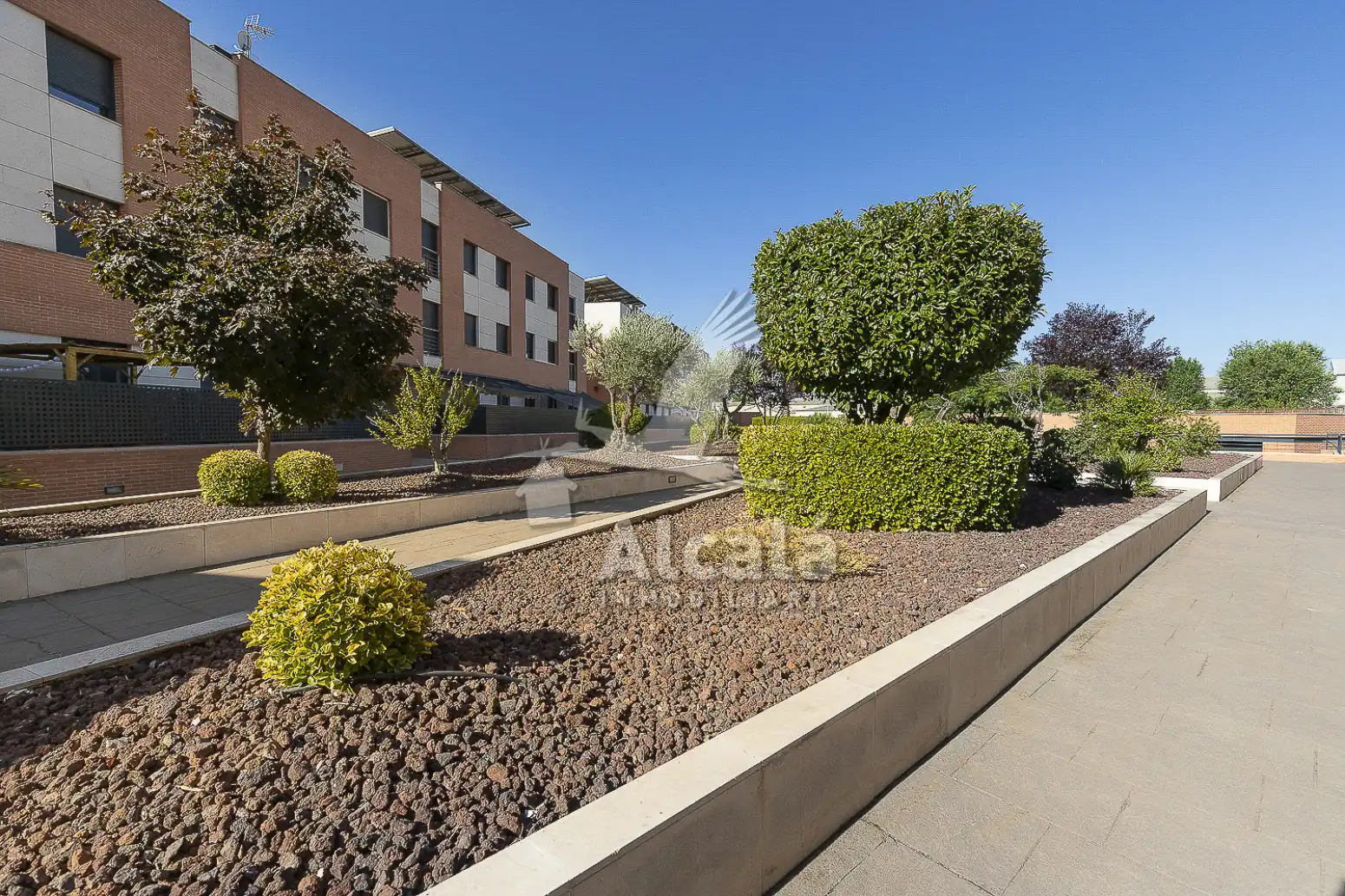 Vista exterior de Piso en venta en Alcalá de Henares con Aire acondicionado, Calefacción y Jardín privado