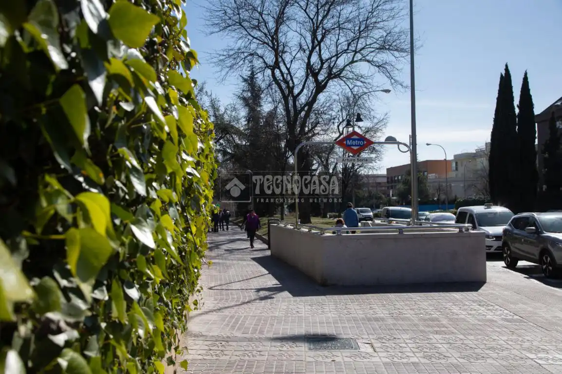 Außenansicht von Wohnung zum Verkauf in Madrid mit Balkon