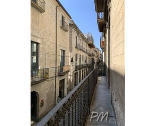 Vista exterior de Pis de lloguer en Girona Capital amb Terrassa, Moblat i Balcó