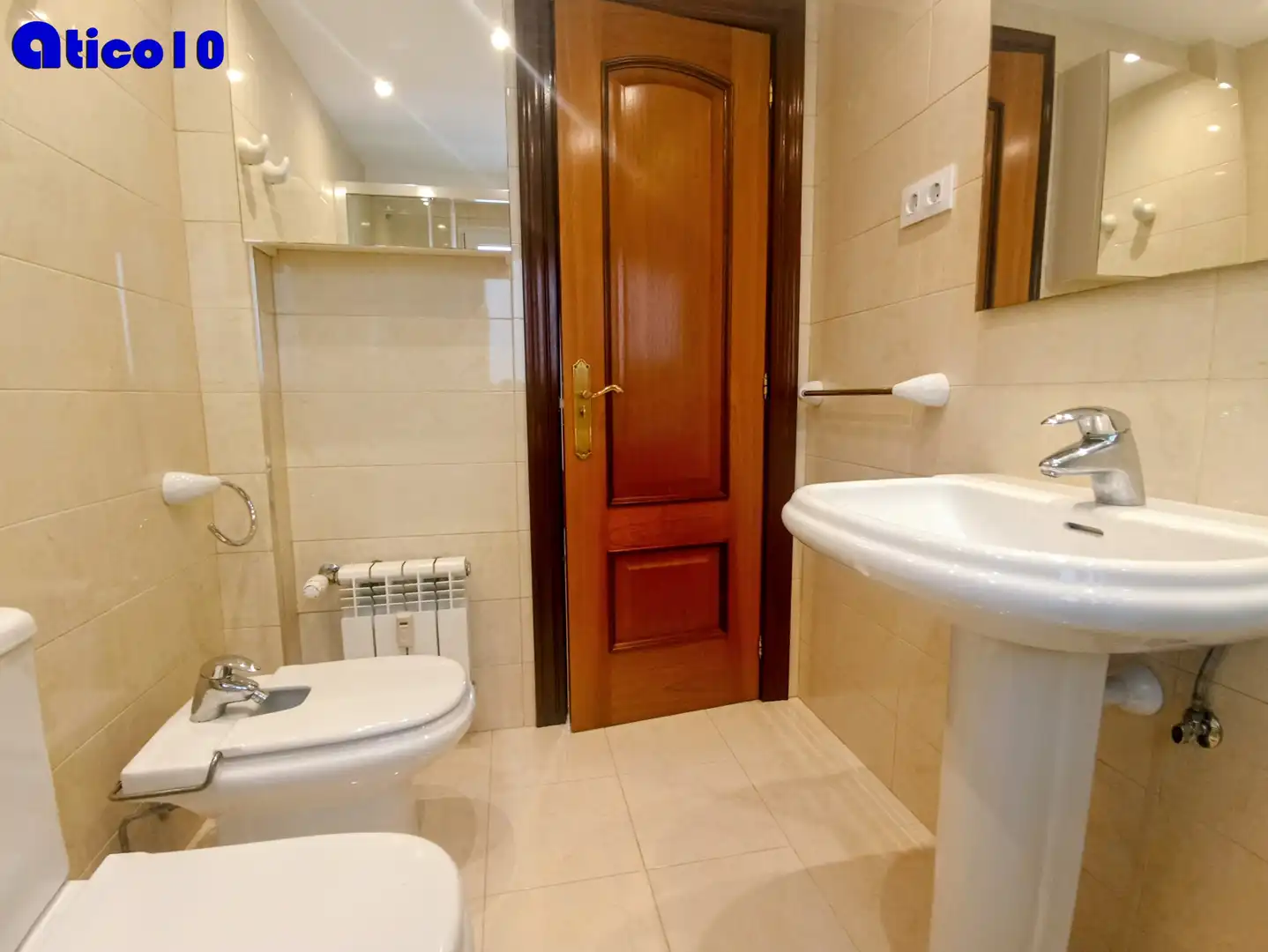 Badezimmer von Wohnung zur Miete in Oviedo  mit Heizung, Terrasse und Möbliert