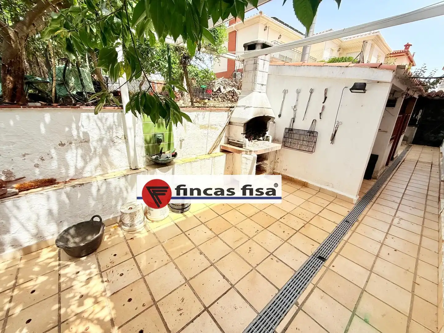 Vista exterior de Casa adosada en venda en Premià de Mar amb Aire condicionat, Calefacció i Jardí privat
