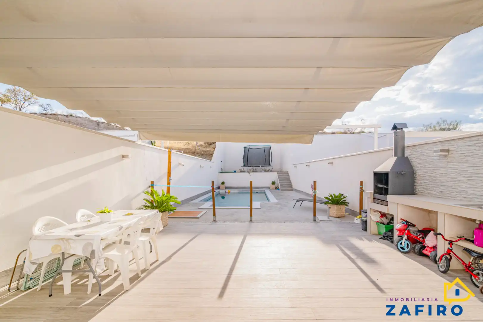 Casa aparellada amb terrassa en venda a Jun, imagen 6