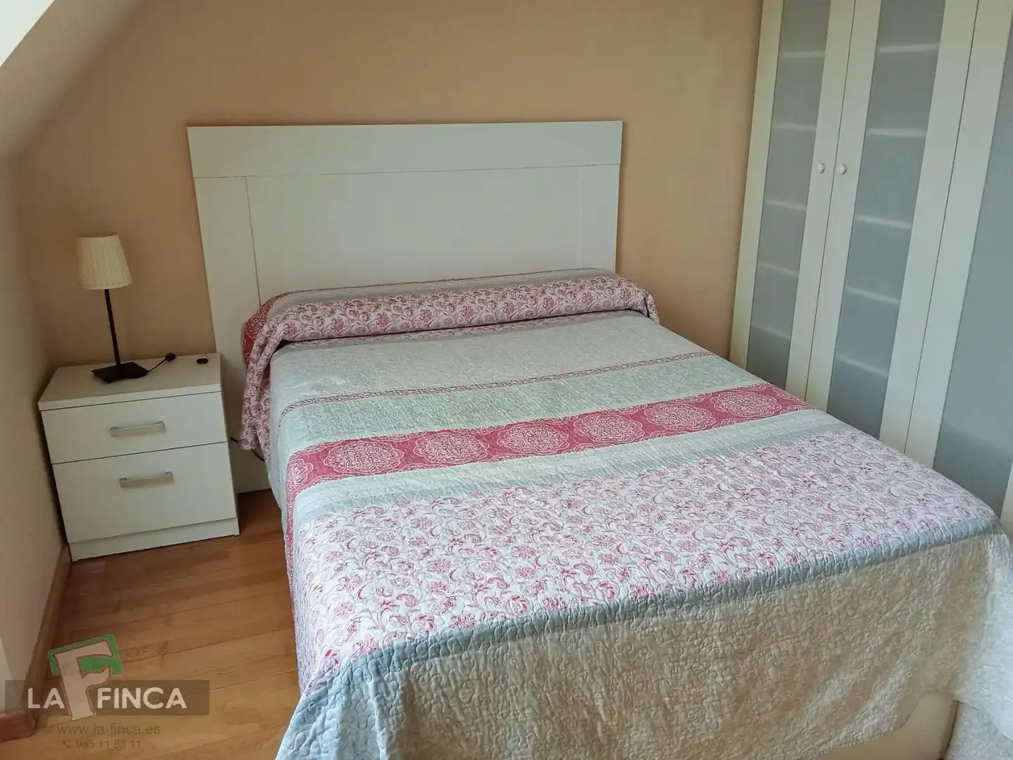 Habitación de Estudio en venta en Oviedo  con Calefacción, Trastero y Amueblado